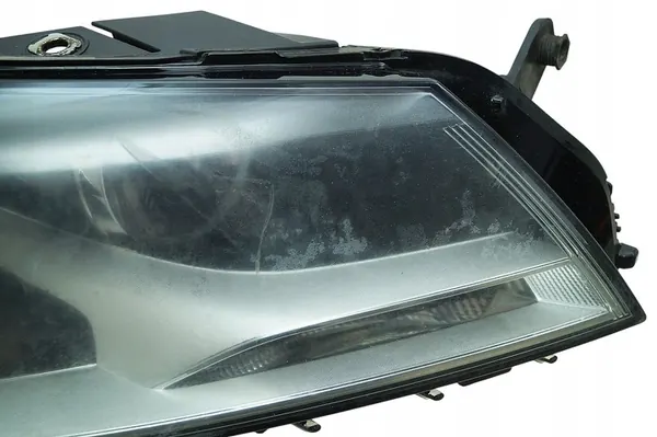 Oikea etuvalo VW Passat B7 3AB image 3