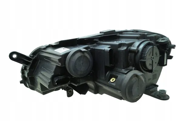 Oikea etuvalo VW Passat B7 3AB image 7