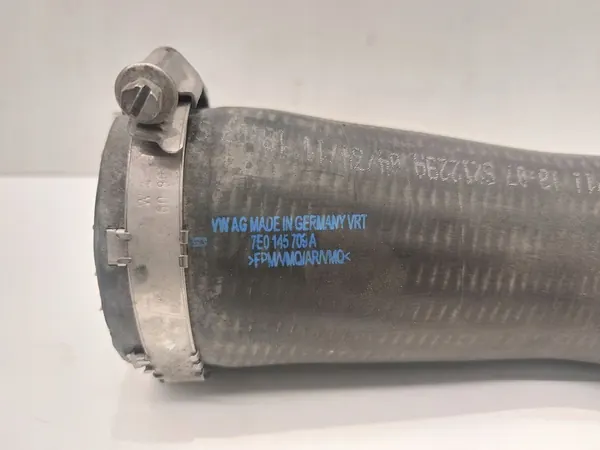 Volkswagen Transporter - Caravelle T5 2012 Intercooler-Schlauch image 4