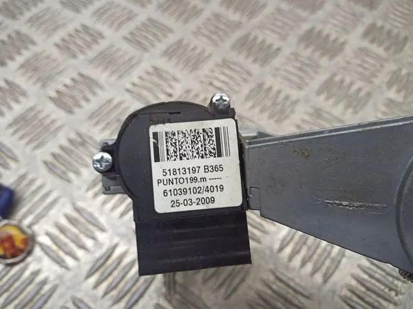 Sytytyskytkin avaimella 51813197 Fiat Grande Punto image 2