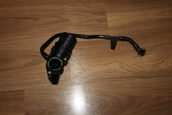 Gebrauchtes Luftrohr OEM 04E129654N für Audi VW image 2