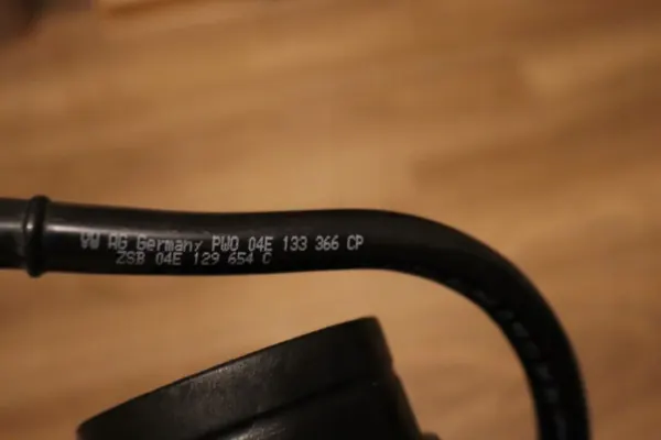 Gebrauchtes Luftrohr OEM 04E129654N für Audi VW image 3