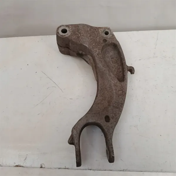 Jarrujousimen kiinnike etu vasen OEM 4M0413038N Audi Q7 image 5