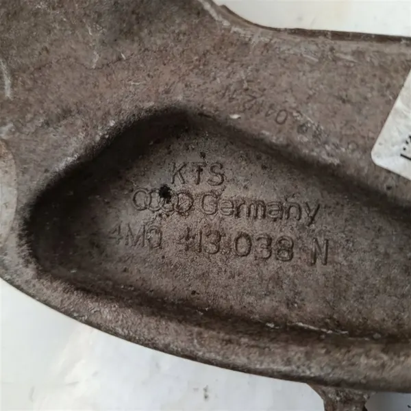 Jarrujousimen kiinnike etu vasen OEM 4M0413038N Audi Q7 image 6