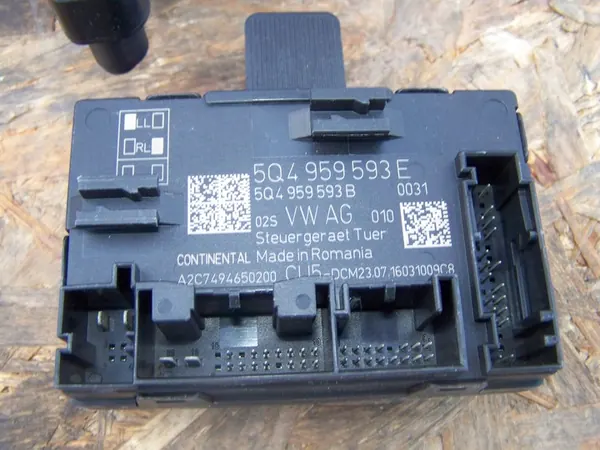 Vasemmalla etuikkunan moottorimoduuli Skoda Octavia III image 2