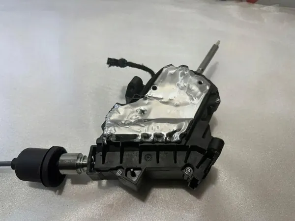 Porsche Cayennen vaihteiston mekanismi OEM 7P5713025AB image 2