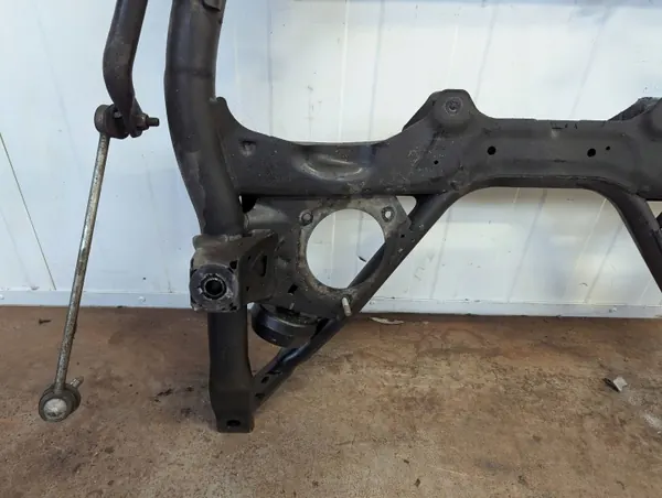 BMW Vorderer Träger OEM PWE11038 - Gebraucht image 4