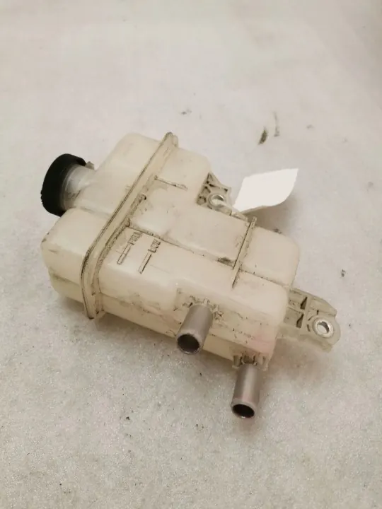 UTO30303 Réservoir de liquide de refroidissement Toyota RAV4 image 3