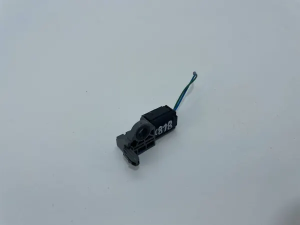 Sensor de impacto Mazda CX-5 OEM KD45-57K1X 2012- image 2