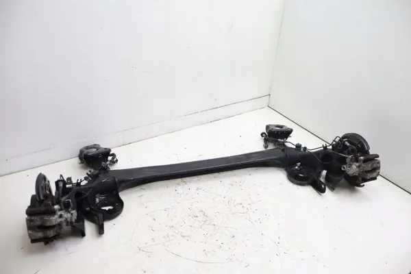 Viga suspensão traseira Fiat 500L OEM 1274737785 image 2