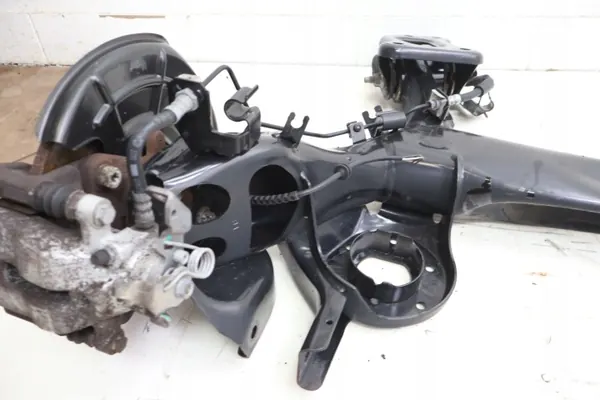 Viga suspensão traseira Fiat 500L OEM 1274737785 image 3