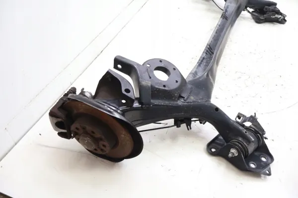 Viga suspensão traseira Fiat 500L OEM 1274737785 image 9
