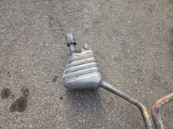Audi A4 Diesel Vaimennin OEM 8K0253611R 2008 image 4