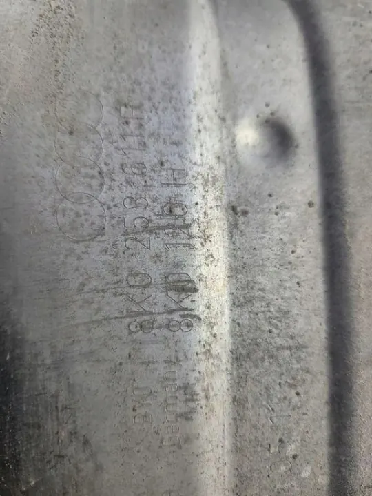 Audi A4 Diesel Vaimennin OEM 8K0253611R 2008 image 6