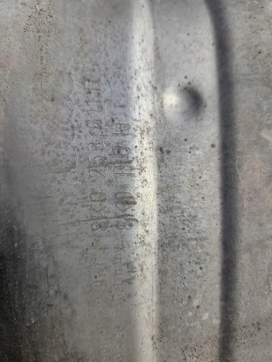 Audi A4 Diesel Vaimennin OEM 8K0253611R 2008 image 7