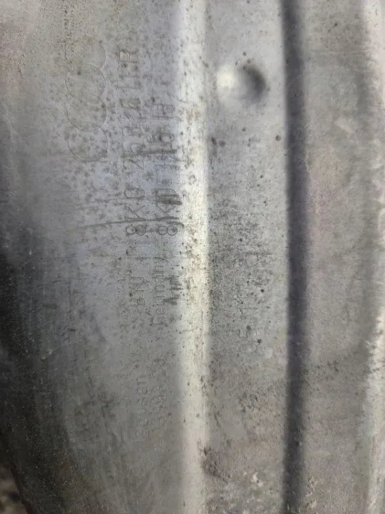 Audi A4 Diesel Vaimennin OEM 8K0253611R 2008 image 8