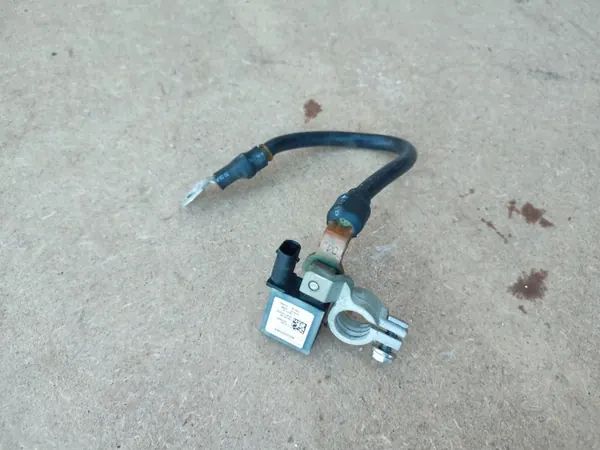 Terminal de bateria Mercedes OEM A0009050454 - Usado image 2