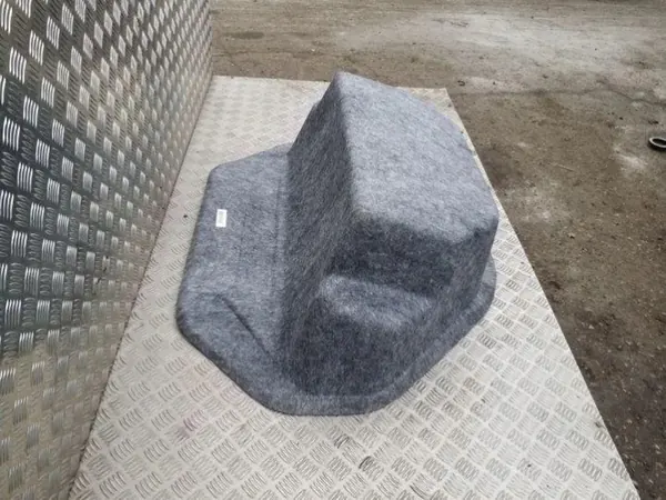 Tesla Model S 2013 Bagageutrymmesmatta OEM 103837800C image 3