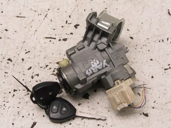 Toyota Yaris III Sytytyskytkin OEM 450200D05 image 2