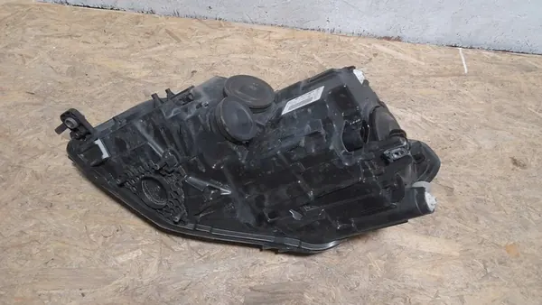 Oikea ajovalaisin Volkswagen Caddy 3 III image 3