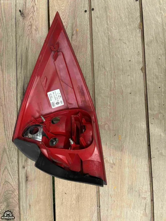 Luz trasera derecha Citroen Saxo image 2