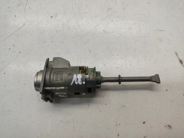 Hyundai ix35 2011 Låsinsats OEM 383DR image 3