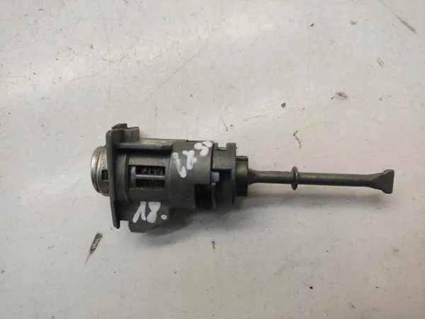 Hyundai ix35 2011 Låsinsats OEM 383DR image 5