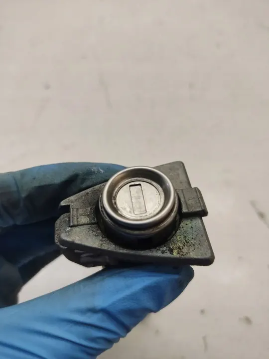 Hyundai ix35 2011 Låsinsats OEM 383DR image 6
