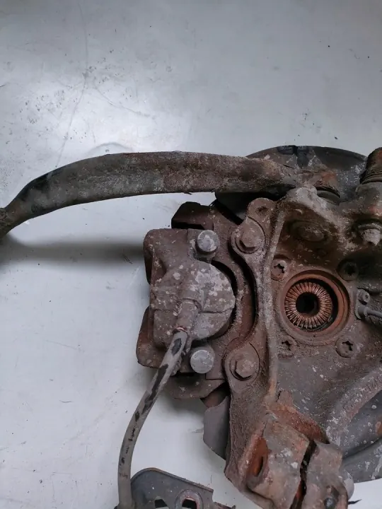 Étrier de frein droit avant BMW X1 E84 N47 X-Drive image 4