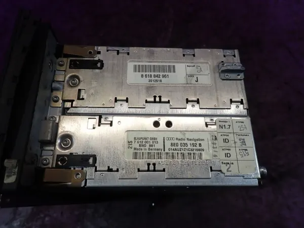 Radio Audi A4 B6 OEM Zawada-384249- avec Navigation image 10