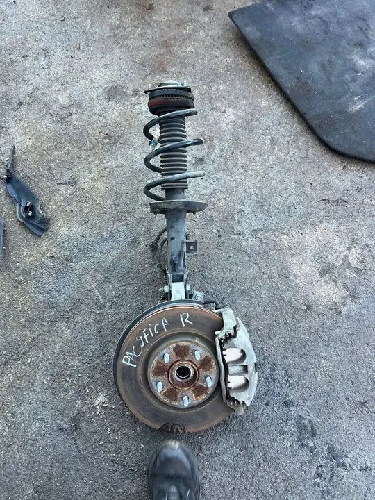 Chrysler Pacifica 2018 Amortisseur avant gauche avec ressort OEM image 1