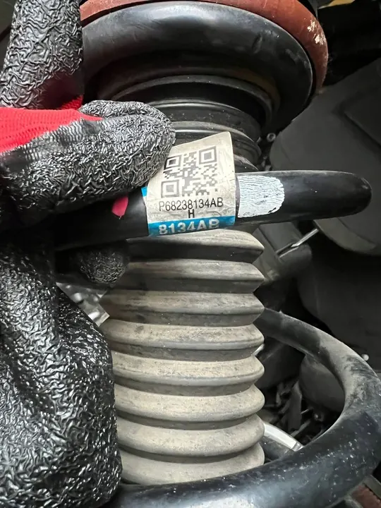 Chrysler Pacifica 2018 Amortisseur avant gauche avec ressort OEM image 4