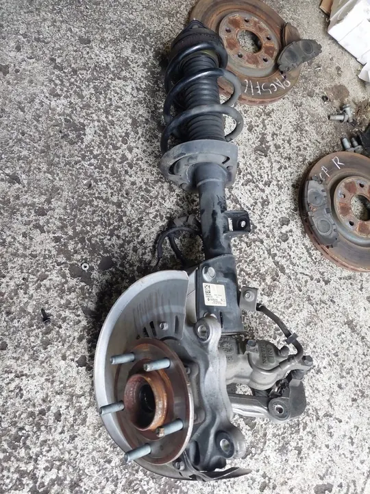 Chrysler Pacifica 2018 Amortisseur avant gauche avec ressort OEM image 5