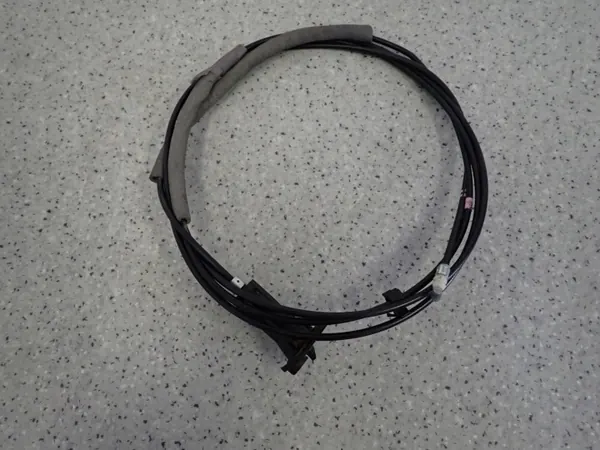 Lien de trappe à carburant Kia Ceed I Kombi 06-12 OEM image 2