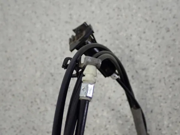 Lien de trappe à carburant Kia Ceed I Kombi 06-12 OEM image 5