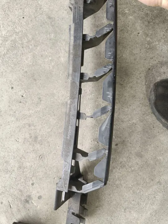 Suporte de para-choque traseiro esquerdo SKODA OCTAVIA III 5E9807863 image 4