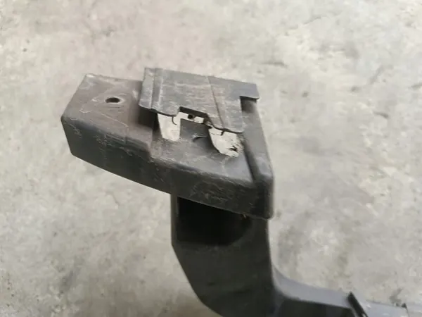 Suporte de para-choque traseiro esquerdo SKODA OCTAVIA III 5E9807863 image 8