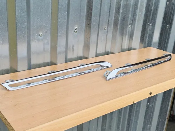 GLC C253 W253 Listello Griglia Cromato Sinistro A2538880385 image 2