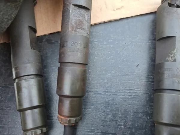 Iniettore Diesel Volkswagen OE image 4