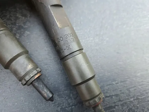 Iniettore Diesel Volkswagen OE image 6