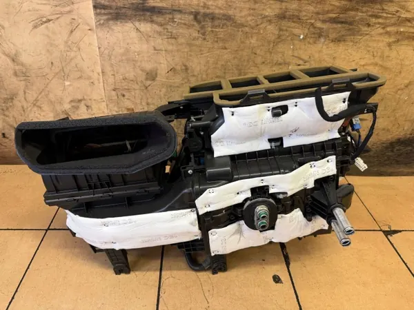Calefactor Kia Ceed III Lift OEM 97200-J7120 - Usado image 4