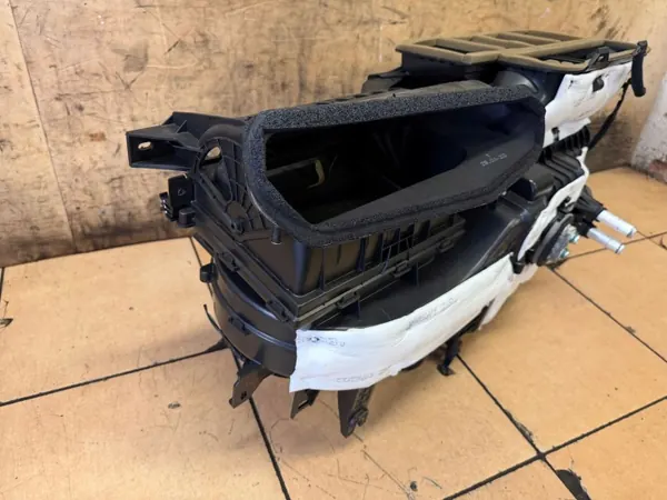 Calefactor Kia Ceed III Lift OEM 97200-J7120 - Usado image 5