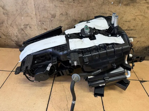Calefactor Kia Ceed III Lift OEM 97200-J7120 - Usado image 6