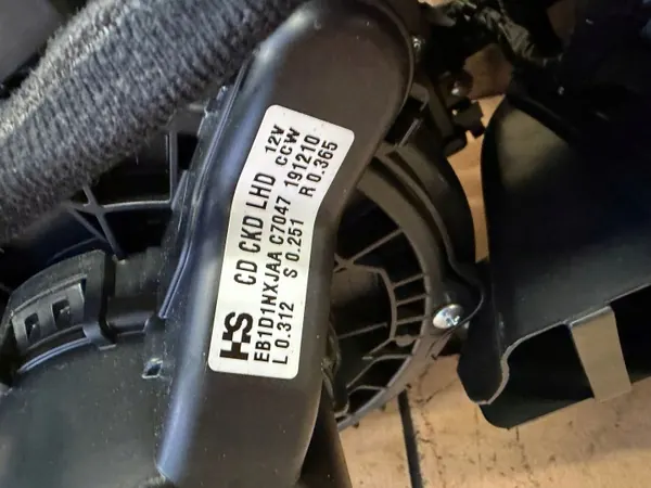Calefactor Kia Ceed III Lift OEM 97200-J7120 - Usado image 7