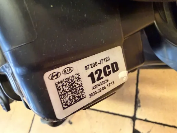 Calefactor Kia Ceed III Lift OEM 97200-J7120 - Usado image 8