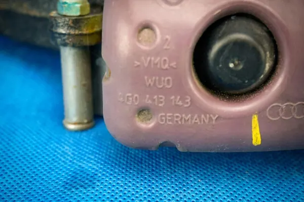 Jousitushaara Audi A8 S8 OEM 8R0413037C Käytetty image 3