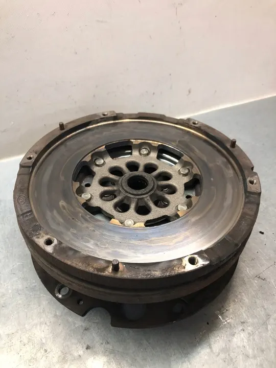 Volante bimassa Audi A6 C7 2.0 TDI image 3