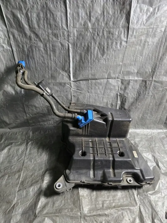 Tanque AdBlue Audi OEM 8W0131878BS - Usado image 2