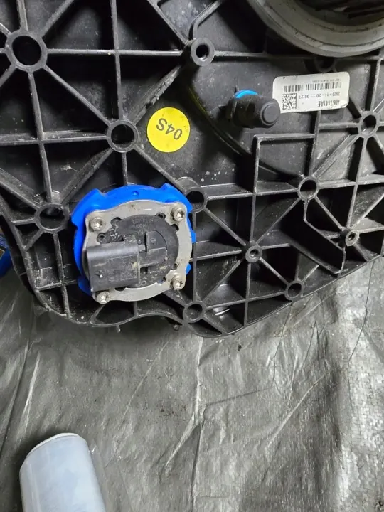 Tanque AdBlue Audi OEM 8W0131878BS - Usado image 6