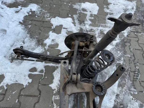 OEM I30 3 KOMBI Achterophanging Balk Compleet image 6